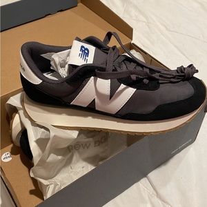 New Balance Men's 237 V1 Classic Sneaker, 7